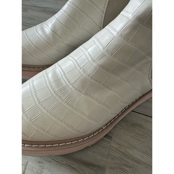 Dolce Vita Boots Women's 8 Ivory Croc Tazmin Ankle Pull On Almond Toe Winter - Picture 7 of 8